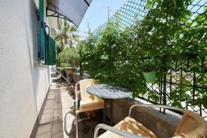 Studio apartment in Seget Vranjica with terrace, air conditioning, WiFi, washing machine 5052-1