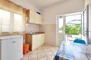 Studio apartment in Seget Vranjica with terrace air conditioning WiFi washing machine 5052 2