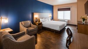One-Bdroom King Suite room in The Forge Hotel BW Signature Collection