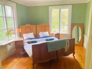 5 bed country home only 2 hrs north of Stockholm