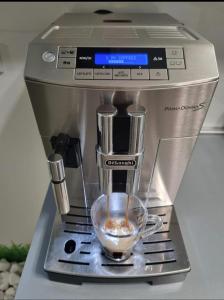 Apartment PLAZA -Wallbox 11kW- Private SPA- Jacuzzi, Infrared Sauna, Luxury massage chair, Parking, Entry with PIN 0 - 24h, FREE CANCELLATION 24 hours before Check In,Premium pillows and mattress