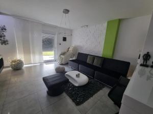 Apartment PLAZA -Wallbox 11kW- Private SPA- Jacuzzi, Infrared Sauna, Luxury massage chair, Parking, Entry with PIN 0 - 24h, FREE CANCELLATION 24 hours before Check In,Premium pillows and mattress