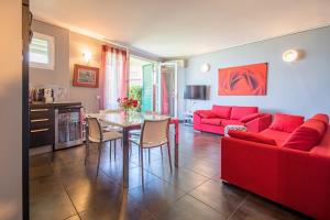 San Sivino Apartments with pool by Wonderful Italy