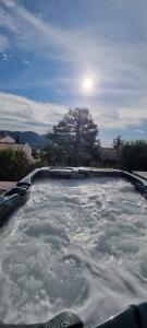 Appartements Studio port pin vue mer, jacuzzi, hammam, parking PRIVES : photos des chambres