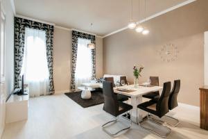 Parliment Luxury Apartment