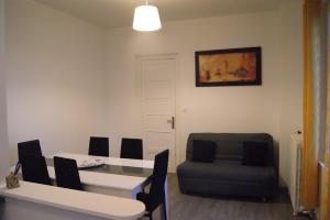 Appartements appartement individuelle refais a neuf,ds maison de maitre,6 couchages dont un lit kingsize,cuisine avec lave vaisselle,rue privative pour se garer, accessibilite au jardin : photos des chambres