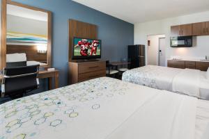 Studio Room with Two Double Beds Non-Smoking room in HomeTowne Studios by Red Roof Newport News