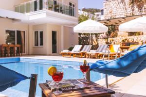 VILLA MYSTIC Private Pool-Garden & Sea Views in Central Location