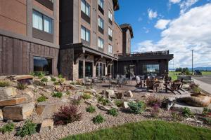 Glacier International Lodge