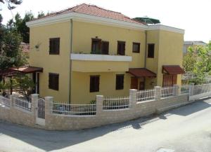 Apartments Mana - 250 m from sea