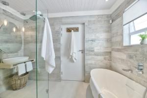 Spring Tide on 28 Main Struisbaai