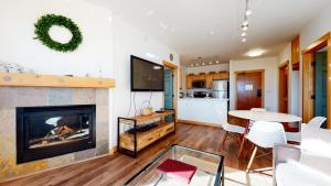 Two-Bedroom Apartment room in Sunstone #109 Condo