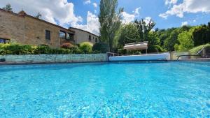 Maison de 4 chambres avec piscine partagee terrasse amenagee et wifi a Puy l Eveque