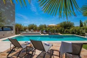 Luxury beachfront VILLA FLORES heated outdoor, indoor pool, whirlpool, sauna