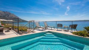 Luxury beachfront VILLA FLORES heated outdoor indoor pool whirlpool sauna