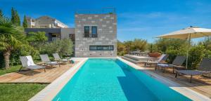 Luxury beachfront VILLA FLORES heated outdoor, indoor pool, whirlpool, sauna