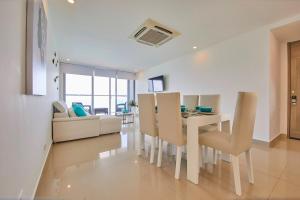 Beachfront Paradise with Outstanding Sunset Views