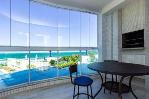 Varandas do Atlântico 302-B – Apartamento de Alto Padrão com Vista Panorâmica para o Mar em Bombas.