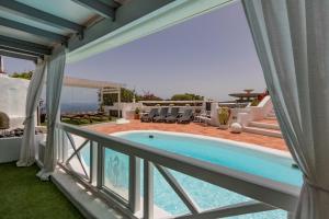 Deluxe designer historic villa Via Lactea, Panoramic sea views, Own private heated pool and subtropical garden