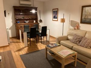 Two-Bedroom Apartment room in Apartaments Centre Figueres