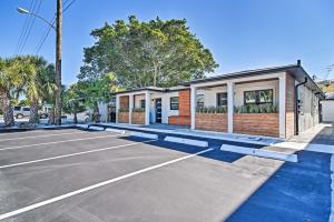 2 Conjoined Units - Steps From Madeira Beach!