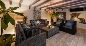 Deluxe designer historic villa Via Lactea, Panoramic sea views, Own private heated pool and subtropical garden