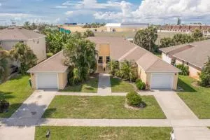 Banana Cabana Two Unit Duplex Walk To The Beach - 因迪兰提克