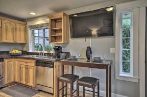 Chic Battle Ground Apartment ~ 18 Mi to Vancouver!