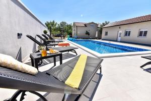 Apartments Gordana Mar - with pool