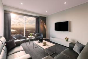 Three-Bedroom Luxury Suite room in Meriton Suites World Tower