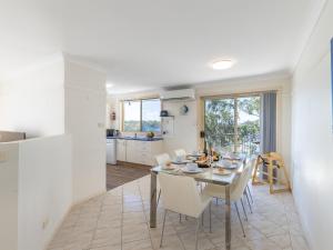 Sea Breeze, 1,23 Stubby St Nelson Bay - Pet Friendly duplex with boat parking, air con and wi-fi