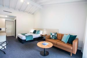 Avoca Beach Hotel