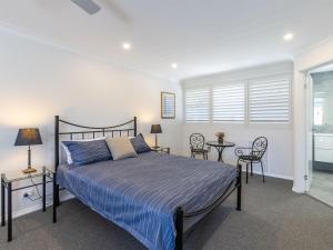 Kristie Court 2, 7 Weatherly Cl close to the beach with WiFi