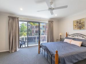 Kristie Court 2 7 Weatherly Cl close to the beach with WiFi