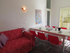 Colorful attic with terrace-Beahost