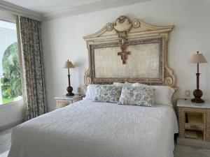 VILLA JADE LUXURY FULL SERVICE STAFF VILLA