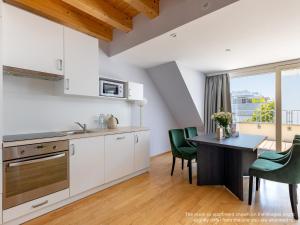 XL 1 Bedroom Apartment with Terrace, Sofa Bed & Extra Double Bed - Duplex room in Strauss Apartments
