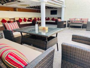 Al Liwan Suites