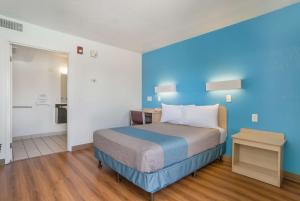Double Room - Disability Access - Non-Smoking room in Motel 6-Grand Junction CO