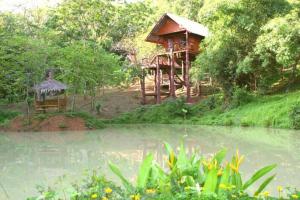 Treehouse Holidays-Lake View