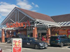 Private Spacious 2 Bedroom, 2 Bathroom & 2 Parking by Srk Accommodation