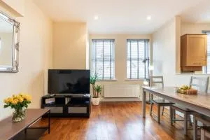 Luxury 2BDR duplex apt, N London, 2 floors - Enfield Lock