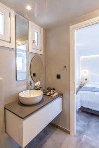 Callisti Mykonos Town with pool view and Calypso upper floor with sea view