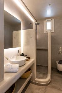 Callisti Mykonos Town with pool view and Calypso upper floor with sea view