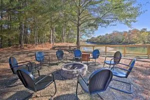 Waterfront Deck Home on Ouachita River! - Gurdon