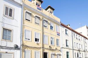 Charming 1 Bedroom Apartment w Terrace Near Belém