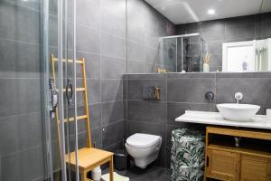 Charming 1 Bedroom Apartment w Terrace Near Belém