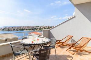 Apartment in Okrug Gornji with sea view, terrace, air conditioning, WiFi 5049-3