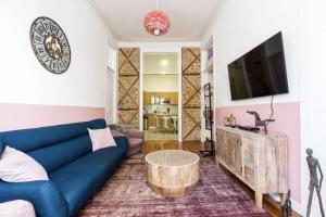 Beautiful 2BR high ceiling50m from TimeOut market