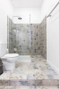 Beautiful 2BR high ceiling50m from TimeOut market